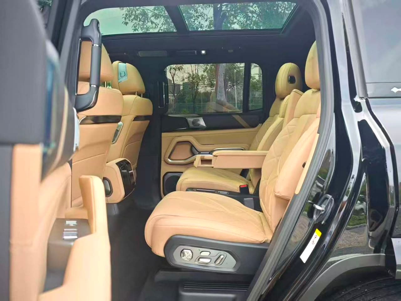 BYD Fangchengbao (Bao 5) Luxury AWD Hybrid Electric Off-Road SUV