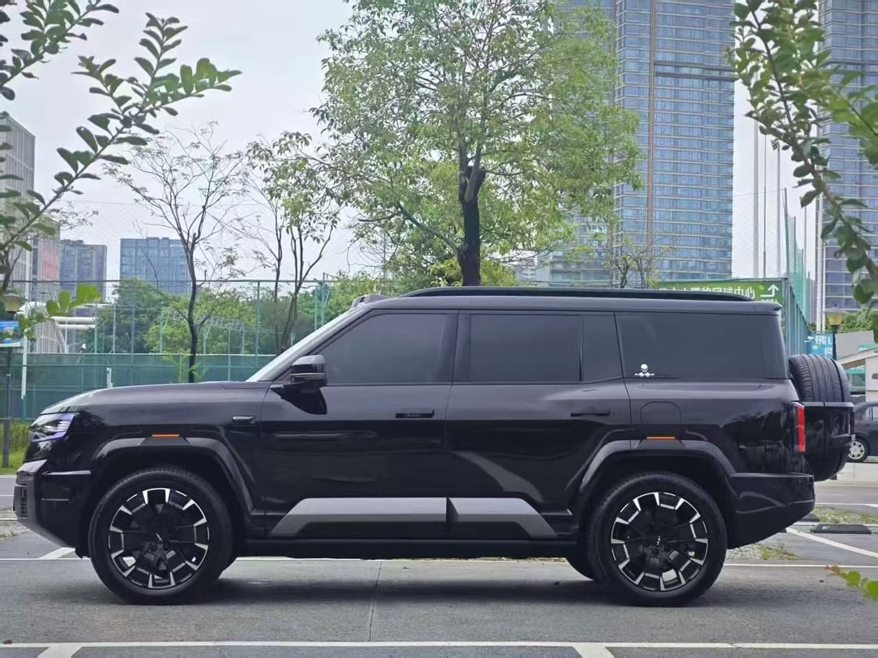BYD Fangchengbao (Bao 5) Luxury AWD Hybrid Electric Off-Road SUV
