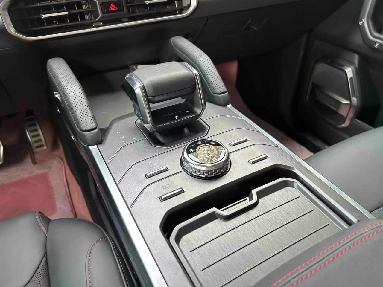 Jetour Shanhai T2 (Traveller) AWD Hybrid Off-Road SUV (Black Sport Edition)