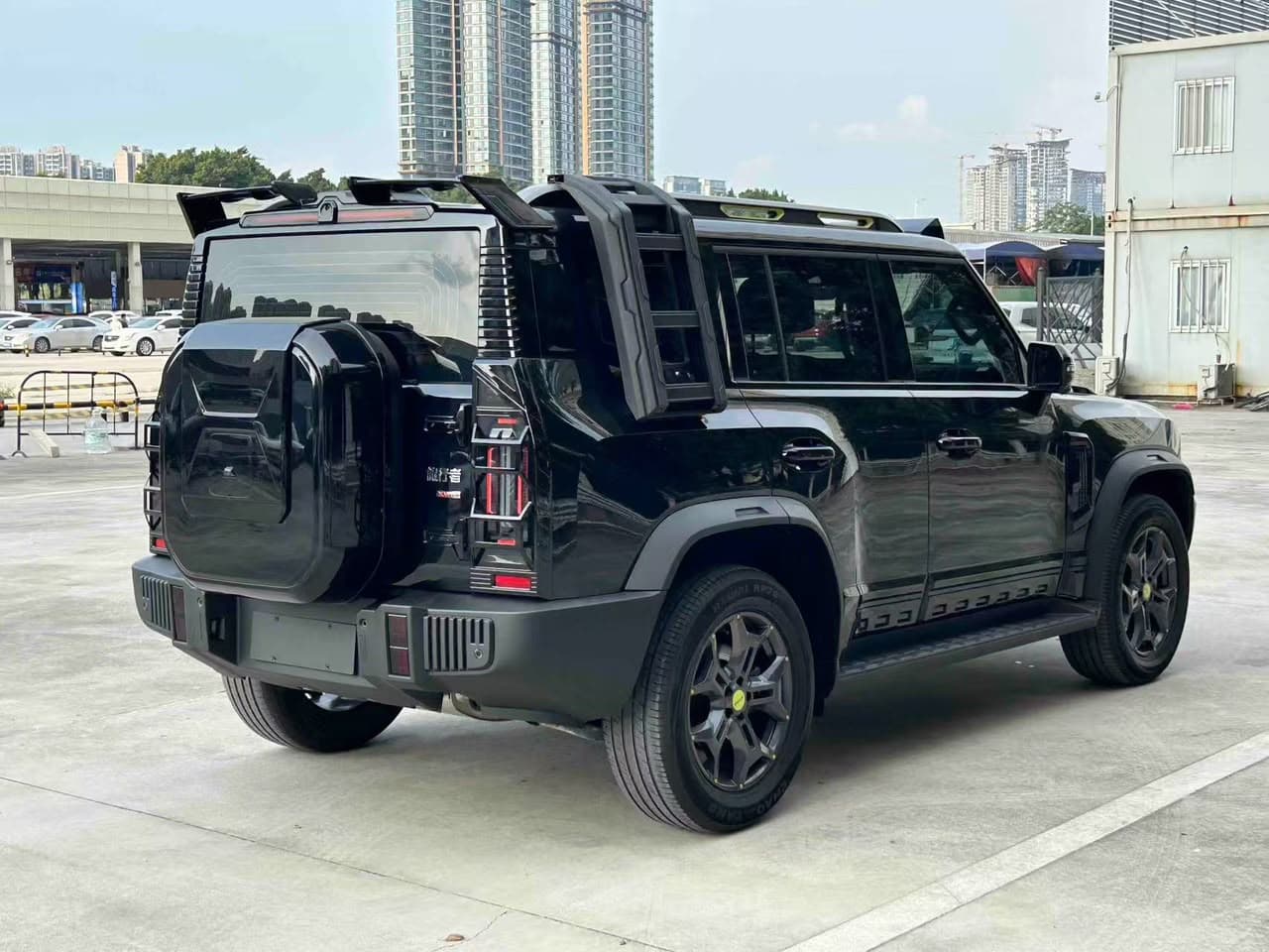 Jetour Shanhai T2 (Traveller) AWD Hybrid Off-Road SUV (Black Sport Edition)
