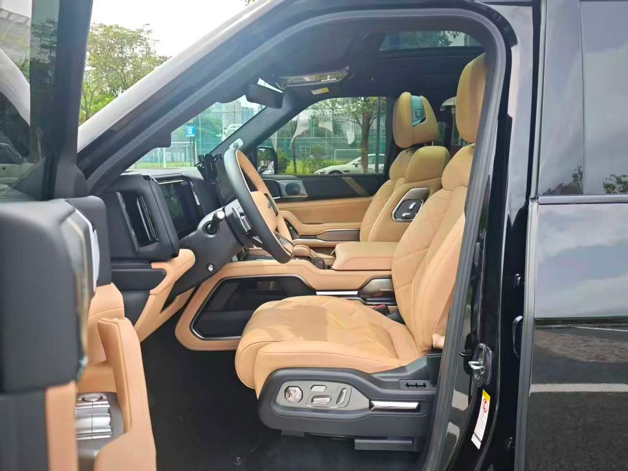 BYD Fangchengbao (Bao 5) Luxury AWD Hybrid Electric Off-Road SUV