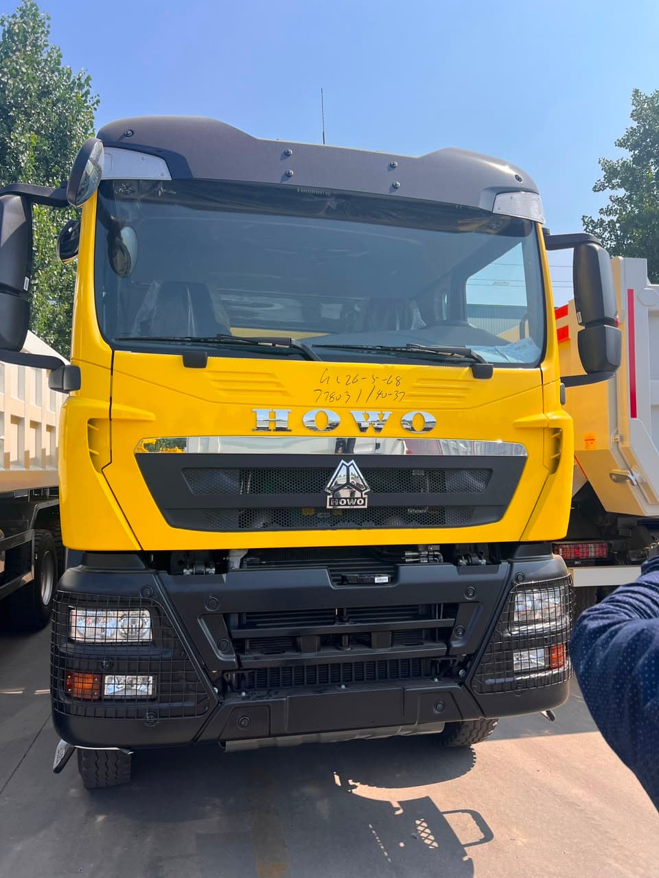 Sinotruk HOWO 8x4 Heavy-Duty Mining & Construction Dump Truck